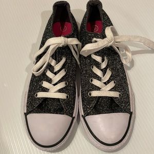 AIRWALK gray and silver lace up, tennis shoes - sneakers.  Girls size 3 1/2